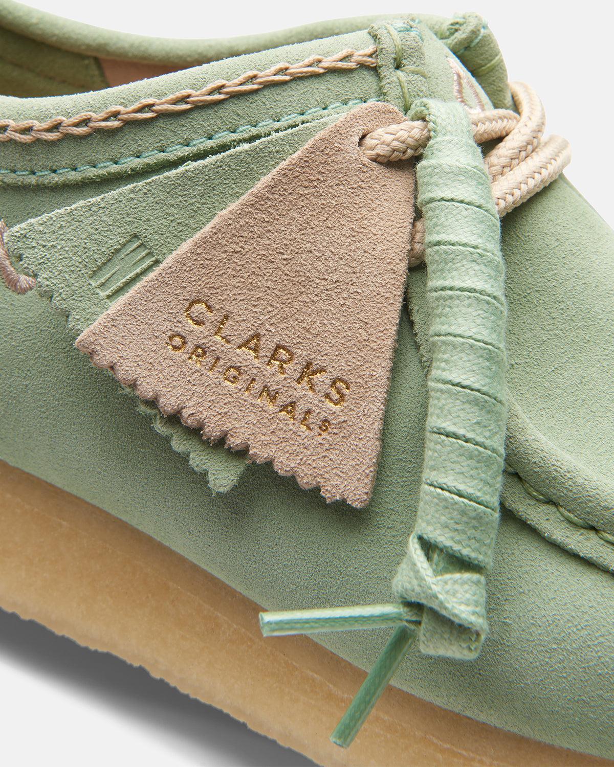 CLARKS ORIGINALS WALLABEE SHOES GREEN EMBROIDERY – CLARKS-26172073-UK8 | Studio DOS by Designer Outlet Sales