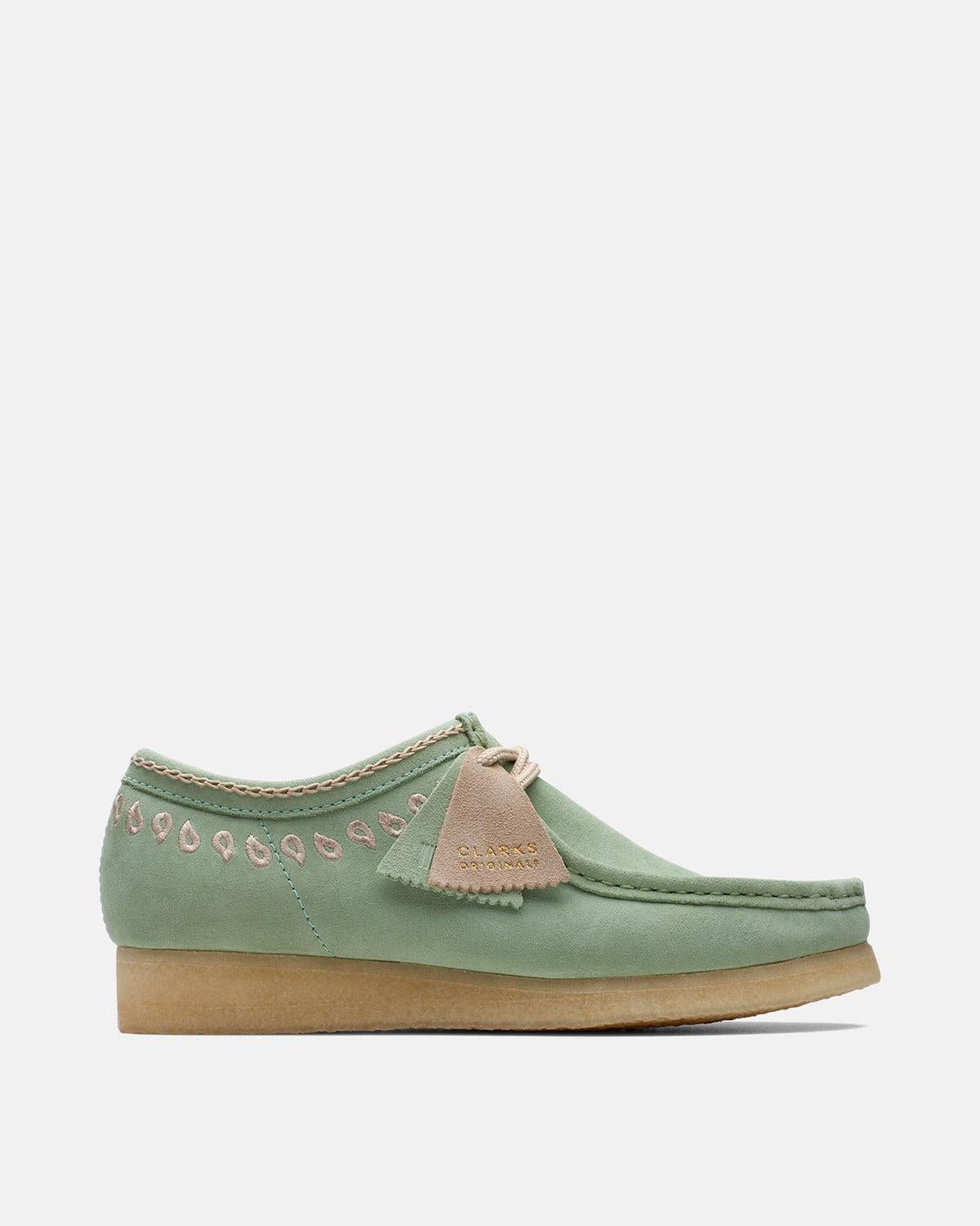 CLARKS ORIGINALS WALLABEE SHOES GREEN EMBROIDERY – CLARKS-26172073-UK8 | Studio DOS by Designer Outlet Sales