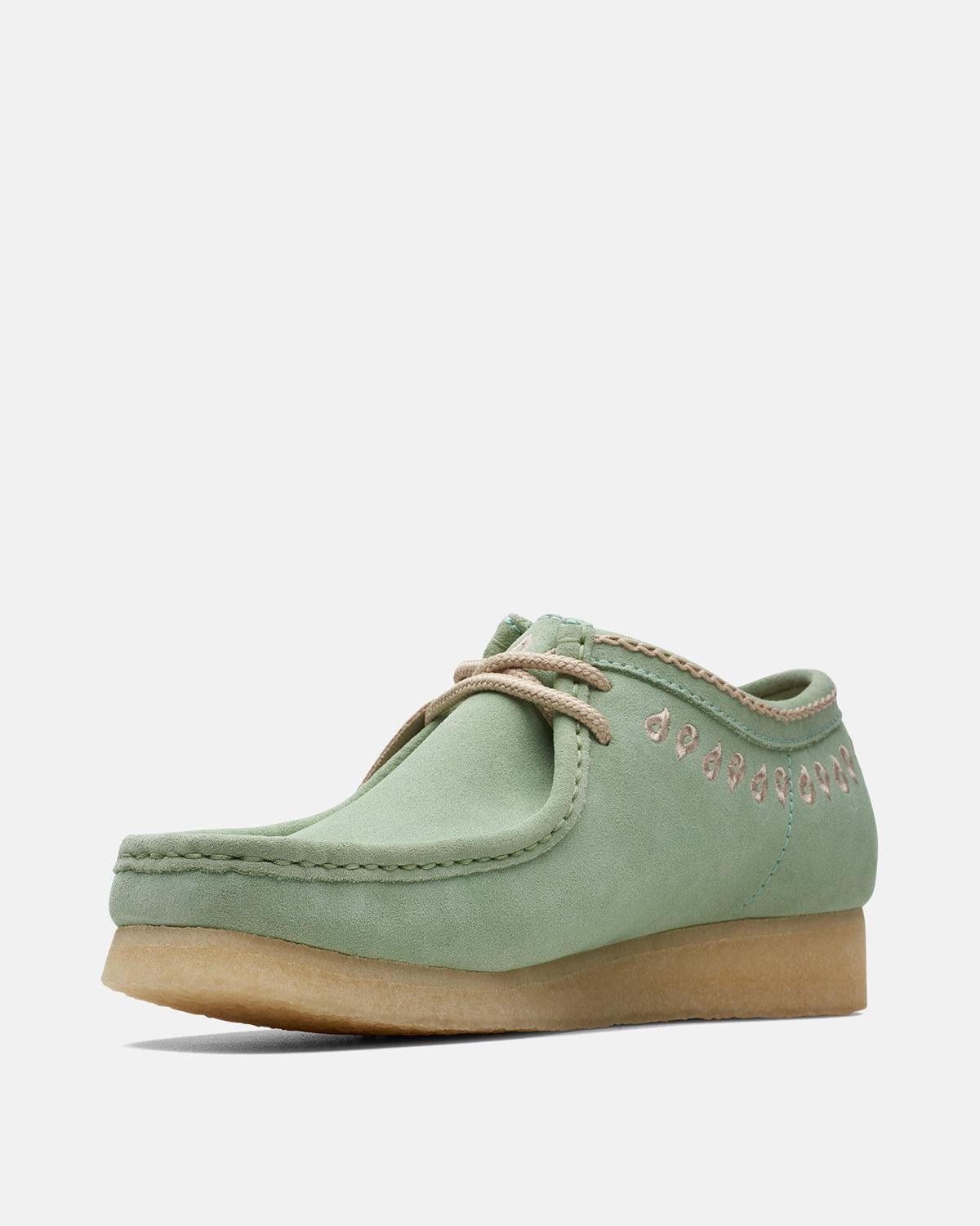 CLARKS ORIGINALS WALLABEE SHOES GREEN EMBROIDERY – CLARKS-26172073-UK8 | Studio DOS by Designer Outlet Sales