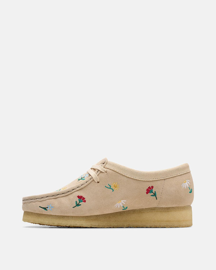 CLARKS ORIGINALS WOMENS WALLABEE SHOES TAUPE EMBROIDERED-Designer Outlet Sales