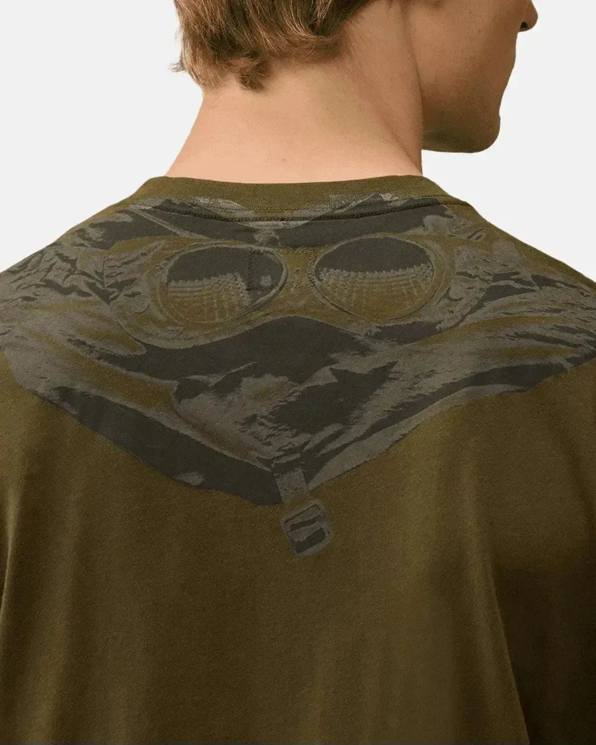 CP COMPANY MENS 30/1 JERSEY BACK GOGGLE T - SHIRT IVY GREEN – CP-COMPANY-18CMTS030A005100W-683-M | Studio DOS by Designer Outlet Sales